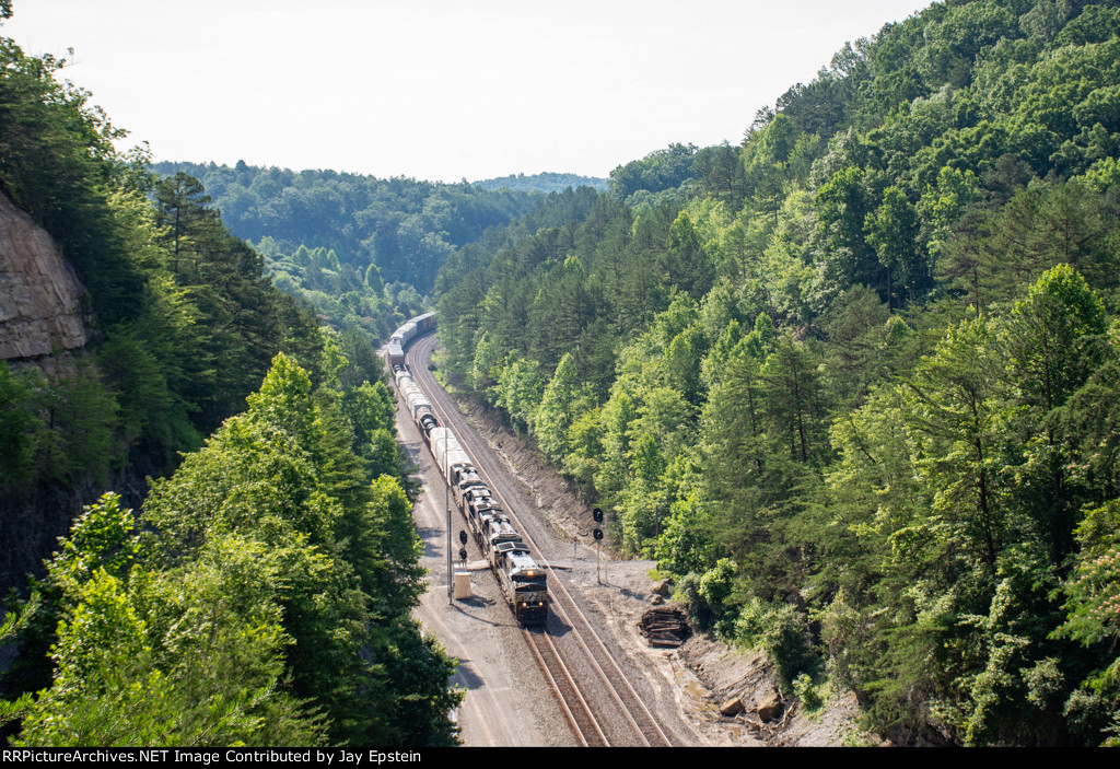 142 splits the signals at Milepost 174